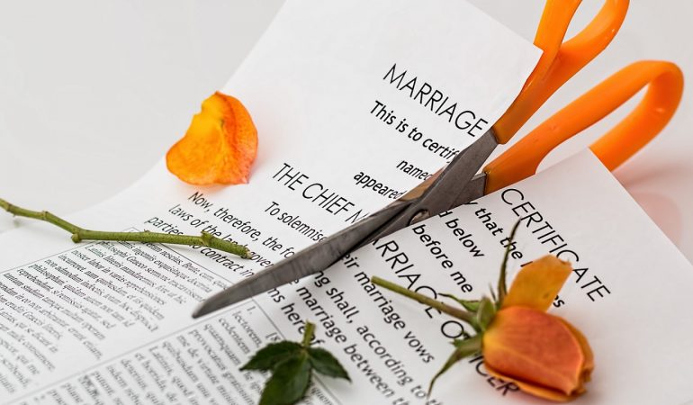 Le divorce en ligne : pourquoi a-t-il le vent en poupe?